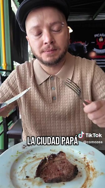 Ya no tenés que ir hasta Tecpán, para poder comer la increíble comida de esa región. Basta con ir a la zona 11 de la ciudad de Guatemala a Picaña Steak y comer de las mejores carnes de la ciudad y obvio tortillas con queso y otros platillos de los que te doy carita en el video. Voy leyendo cuál se te antojó más. - #comozea #visitguatemala #guateimpresionante #restaurantesguatemala #comidachapina