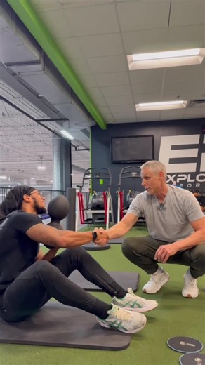 Watch how this calisthenics pro uses the core creator! 💪🏼💚✨ 🏋🏻It’s the foam roller evolution. You didn’t know you needed and it’s athlete approved so you know it works. Comment “ CORE” for more info #thecorecreator #calisthenics #strong #coreworkout #hamstringstretch