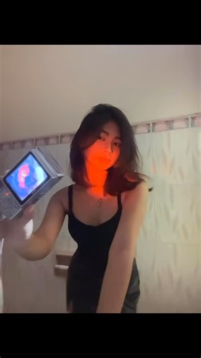 digi.4rqives on Instagram: "just me, and a lil canon powershot magic 📸 she’s literally the moment 😍💅 captured perfectly on my canon powershot a470✨ #digicamgirl #canonvibes #cameraobsessed #digi4rqives"