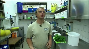 Giraffe, Erdmännchen & Co. : Affentanz und Täuschungsmanöver (147)