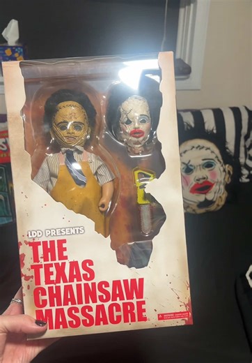 My collecting heart is happy 🖤 Living Dead Dolls The Texas chainsaw massacre ✨ love the interchangeable heads &outfits #thetexaschainsawmassacre #livingdeaddolls #horrorcollector #leatherface #horror