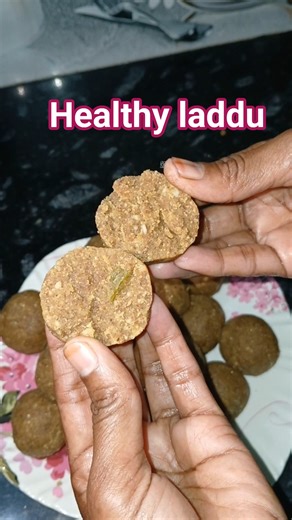 🥶 winter special dryfruit laddu 🤤 || healthy aate ke laddu 👌 || sugar free laddu #shorts #explore