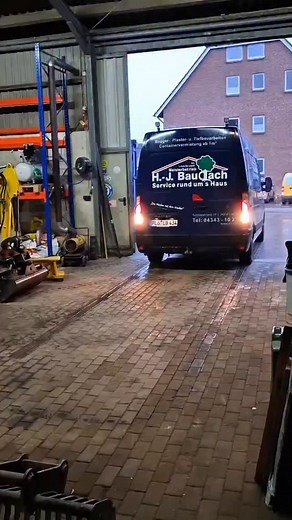 Feierabend ....ist Feierabend 🤣🤣🤣 Schönes Wochenende 🚀🌪 #dermackermitdemwacker #bestesteam #familienbetrieb #lovemyjob #straßenbauermeister #straßenbauerausleidenschaft #vollgas #spaßmusssein | H.-J. Baudach Service rund um's Haus