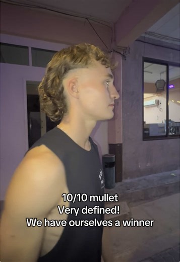 Rating Mullets at Koh Tao Pub Crawl