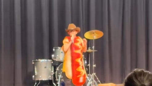 Cincinnati kid goes viral for hilarious hot dog parody song at school talent show