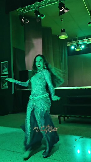Iraqi Belly Dancer Performs Stunning Kawleeya Dance at Wedding