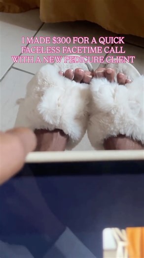 Soft Life Coach 💕 on Instagram: "$300 FOR FIVE MINUTES?!??? yes i love it here!! comment “clients” if you want the link to teach how and where to get clients like this 💕💕🦶🏾🦶🏾📲💵💵"