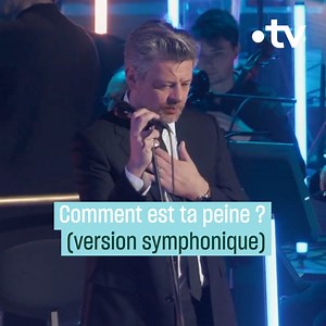À l'Auditorium-Orchestre national de Lyon, Benjamin Biolay renoue avec ses racines classiques en offrant une version symphonique de « Comment est ta peine ? ». « Benjamin Biolay Symphonique » est disponible en intégralité sur france.tv ➡️ bit.ly/3ESKDmW | France tv culture