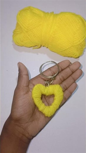 DIY Woollen thread Keychain