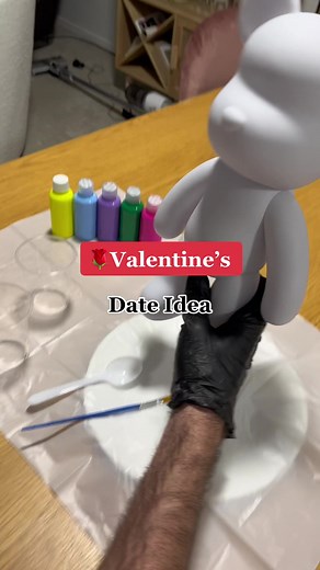 Painter baby, you can be the muse 🎨👩‍🎨👨‍🎨🖼 #surething #bearpainting #valentinesdate #valentinesdateidea #diydripbear #galentines #couples