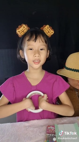 Tự làm sticker. Rất dễ làm luôn. tranh dán giấy #hoclamticker #vetranhnghethuat #veticker #trochoichobe #mythuat #lamthucong #xukaxinchao #tranhgiay