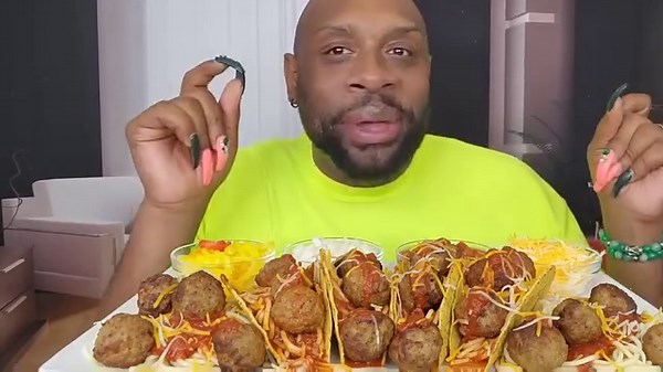 19K views · 885 reactions |  SPAGHETTI & MEATBALLS TACOS  MUKBANG 먹방 ... TACO TUESDAY | SOUL FOOD & recipes | Facebook