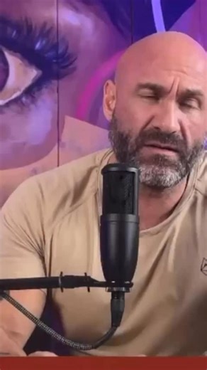 La verdad duele: no son los medios los que la apapachan, somos nosotros los que sufrimos su ineptitud” Nos dicen que todo va bien, pero la realidad nos golpea a todos. 😡 Hospitals vacíos, medicinas que nunca llegan, personas enfermas que sufren mientras quienes deberían actuar miran para otro lado. No son los medios los que la apapachan: es indiferencia pura, y quienes pagamos las consecuencias somos todos nosotros. Es hora de abrir los ojos, de exigir respuestas y dejar de aceptar excusas. ¡Ba