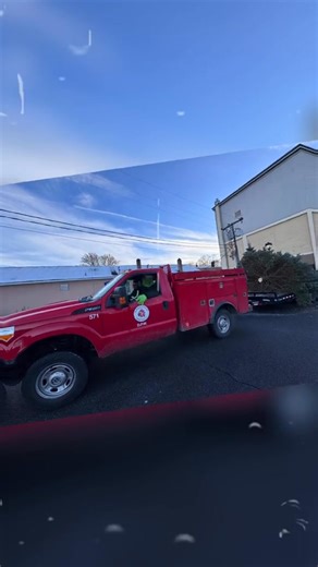 🎄✨ Thank You, Netcong! ✨🎄 What an incredible turnout today for our Christmas Tree Cutting Ceremony! Our small-town spirit showed up in full force, and we are so grateful for everyone who came out to share this special moment. ❤️ A huge thank-you to The Growing Stage Theatre for generously giving our community this beautiful tree. Your partnership and support make Netcong shine a little brighter every year. 🎭🌲 And of course, a big shout-out to our amazing DPW, who carefully and expertly cut t