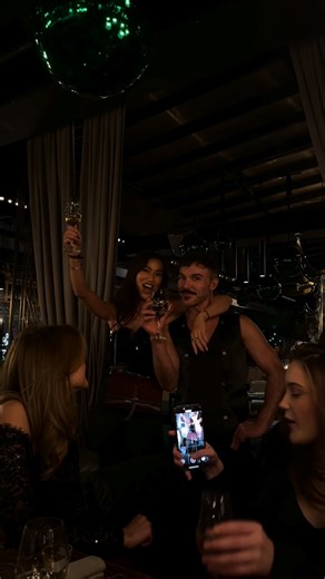 MAI | HAIRCOLORIST on Instagram: "It all started 2023… 🖤 Wow, vart ska man börja? Vilken JÄVLA resa det har varit. Jag kan knappt förstå att det har gått mer än två år sedan dörrarna öppnades och att jag idag står här med min alldeles egna salong, tillsammans med världens bästa business partner, @tanermoberg 🥹 Många av er kanske inte vet, men jag blev gravid precis samtidigt som vi fick tag på lokalen 🥹 Kanske inget jag personligen hade rekommenderat – att starta en helt ny verksamhet samtidi