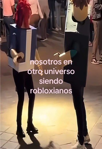 Nosotros en otro universo siendo Robloxianos — baile y cosplay Roblox