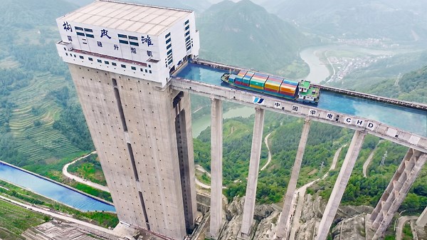 How China built a gigantic billion-dollar boat elevator through the mountains
