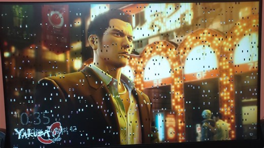 Hey guys need help !!! Weird artifacts on pc screen.