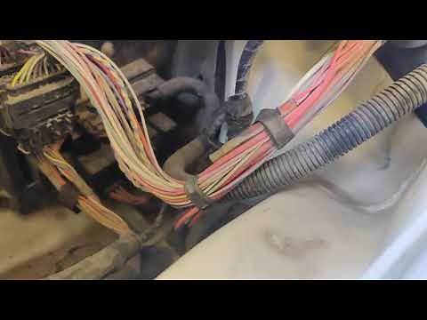 BMW X5 N55 35i Integrated Supply Module (ISM / IVM Z11) Power distribution box to DME location