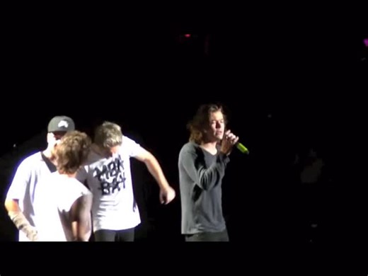 Jacoblea on Instagram: "Happily 1d live #1d #onedirection #londonsinger #britishsinger #onedirectionmember music happliy"