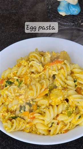 Twominutes Chef on Instagram: "Easy Egg pasta 🍝🍝 Ingredients: Oil Onion Green chilli Tomato Ginger garlic paste Chilli powder Turmeric powder Chicken masala Veggies Pasta Egg Coriander leaves #food #foodporn #recipe #cooking #egg #pasta #reels"