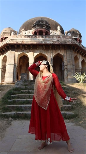 Nrityangana Studios on Instagram: "A semi-classical expression rooted in softness, strength, & surrender 🤍 Teaching next in our regular batch with @simran.1109 📆 Starting 24 Jan ⏰️ Sat & Sun 12-1PM Fee 💰 8 Classes - 3200 INR 4 Classes - 2400 INR DM @nrityanganastudios to register 📲 . . . . #sajda #danceclassesgurgaon #semiclassical"