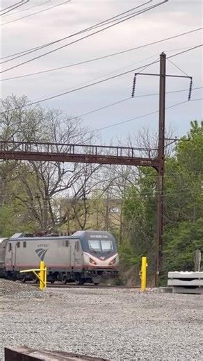 Keystone Service 605 heads west with Former yellow crayon 620 trailing (4/22/26)