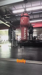 Learn how to use the dip to your advantage in boxing. The video explains the technique in detail. #Boxing #Technique #Dip #Leverage #Training | Parker Pest Control | Facebook