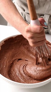 4-ingredient Chocolate Muffins - recipe: https://www.theconsciousplantkitchen.com/chocolate-muffins/ | The Conscious Plant Kitchen