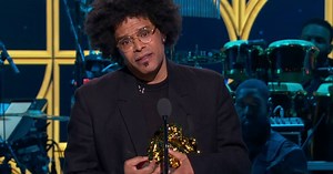 Maxwell Accepts the Living Legend Award - Soul Train Awards 2021 | BET Soul Train Awards