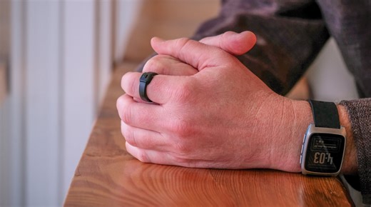 Pebble's new smart ring is like a sticky note for your finger