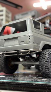 VS4-10 4Runner rear bumper build finished! Custom shackle mounts added to give the rear bumper some extra point 👌 Chassis @vanquishproducts vs4-10 Body @rc4wd 4runner #scalebuild #4runner #scalerccrawler #rccrawlers #metalwork | Gil Ho Park