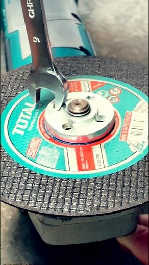 How to Remove an Angle Grinder Disc Easily!