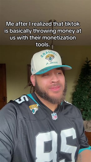 Follow me so I can teach you on my live streams. I came on this app as a scroller and am now a content creator, live streamer and monetizing on multiple streams via this app. #fyf #relatable #creatorsearchinsights