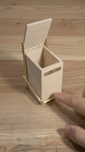 指で踏んで蓋を開けれるゴミ箱（ミニチュア）を作ってみた #shorts