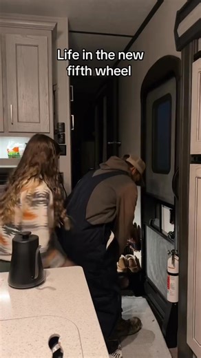 2.6K views · 55 reactions | Life in the new fifth wheel! . . . . . . . #rv #rvliving #fifthwheelliving #rvlife #usa #fifthwheellife #viralvideo #fifthwheel #fbreelsvideo #fyp #foryoupage #foryou #australia | Ester Camper livin | Facebook