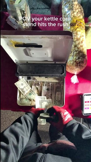 pop, stir, sell 💨 #kettlecorn #popcornnate #lincolnlandkettlecorn | popcorn