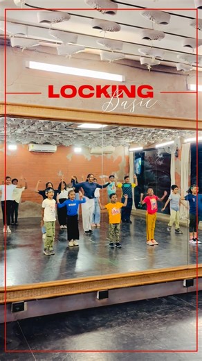 JAFFAR’S Little Big STUDIO on Instagram: "#locking BASIC drill 🤛🏼🤜🏼 | WEEKDAY Teens BATCH | #jaffarslittlebig 💯 Instructor : @itss__vg 👟 Routine by : @__.james16.__ 🧠"