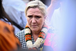 Mayotte : une barge transportant Marine Le Pen accidentée, plusieurs blessés légers