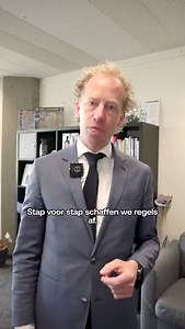 Dit is allemaal volstrekt zinloos en kosmetisch zolang de @VVD niet de ballen heeft om eens stevig te gaan snoeien in de ontelbare overbodige ambtelijke instanties die al deze regel-onzin fabriceren. Dit is dweilen met de kraan open. Symboolpolitiek voor naïeve VVD-kiezertjes.