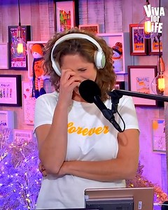 89K views · 1.2K reactions | Improviser des paroles, ce n'est pas donné à tout le monde  Robert est venu lancer un défi chant aux animateurs vers 1h30 du matin : reprendre "Ani Kuni", l'hymne de Viva for Life 2021, en version improvisée ! Et ça ne s'est forcément pas passé comme prévu ... Grosse séquence humour  | Viva For Life - RTBF | Facebook