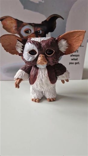 Unboxing Neca Gizmo