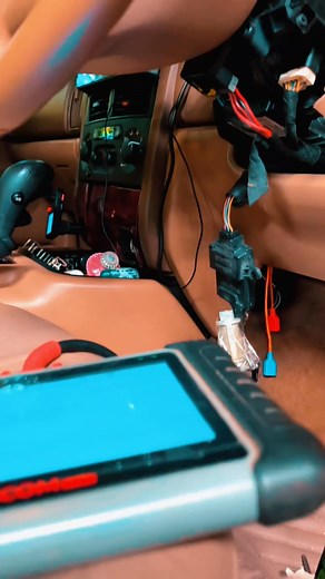 3.1K views · 65 reactions | Immobilizer Off พลัง V8 4700cc. อู่ด้วยกันส่ง ECU มาทดสอบ ติดปัญหาไฟรูป กุญแจ ✅ตรวจเช็ค ✅แก้ไข ✅Programming ,❗Grand Cherokee 2000-2004 | อู่ jeep รุ่งประชา | Facebook