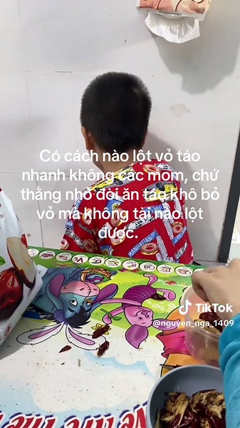 Cách Lột Vỏ Táo Khô Nhanh Chóng Cho Nhóc Tì