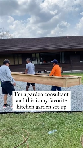 After being part of the creation of more than 400 kitchen gardens, this Twin Garden design is still my favorite for maximum growing with minimal set up and so much beauty. From my experience, success in the garden is at least 85% set up. If you get that right, so much else in the garden is easy. Timing and practice matter too but when the set up is right, the process of learning to garden is so much This week I’m sharing my top secrets for success in the fall garden in a LIVE WORKSHOP-and even t