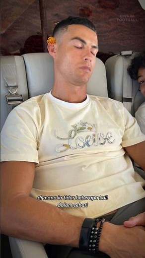 Why does Ronaldo sleep 5 times a day?🤔
