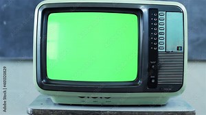 Retro TV With Green Screen Exploding Inside Classroom - 4K vídeo de Stock