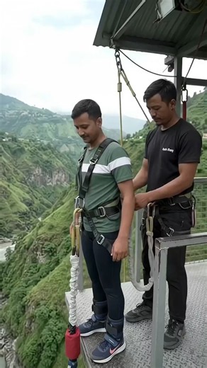 UntitledKya aap itni unchai se jump karne ki himmat karenge? 😱🔥