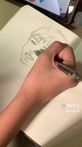 Drawing Seungmin in My Artsyle! Let's Draw Seungmin with Pencil