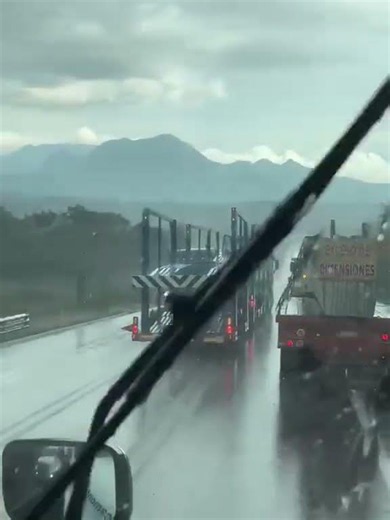 Nodriza provoca accidente Km 50 Lib Morelia Autopista Pátzcuaro Cuitzeo #TransportedeCarga